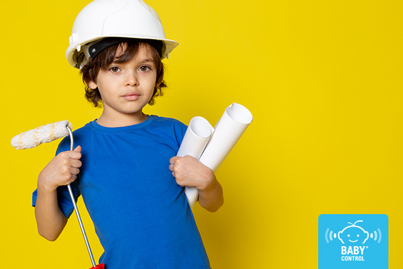 Niño autónomo, ejemplo de independencia infantil y desarrollo de la autoestima.